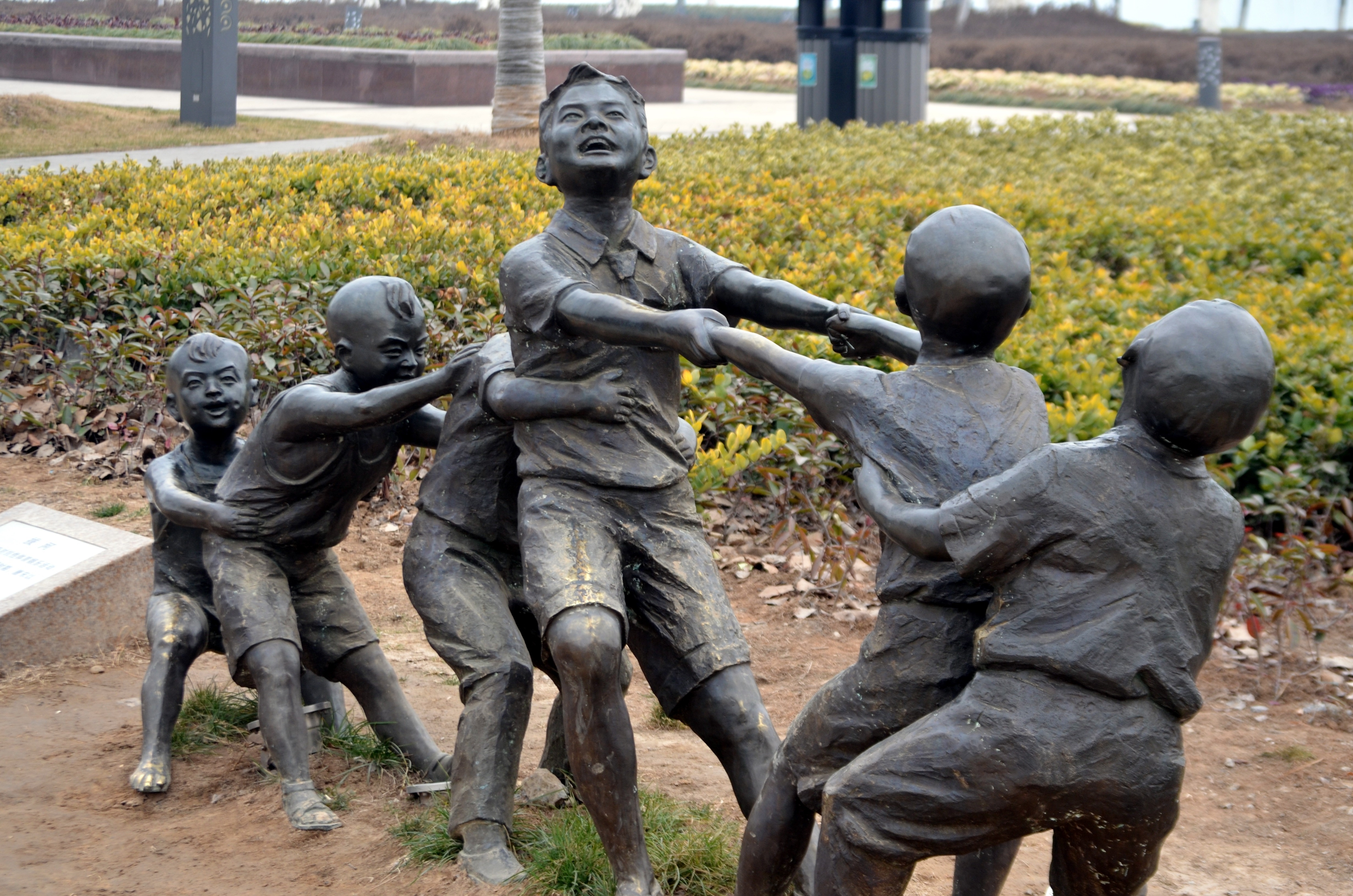 children playing statue