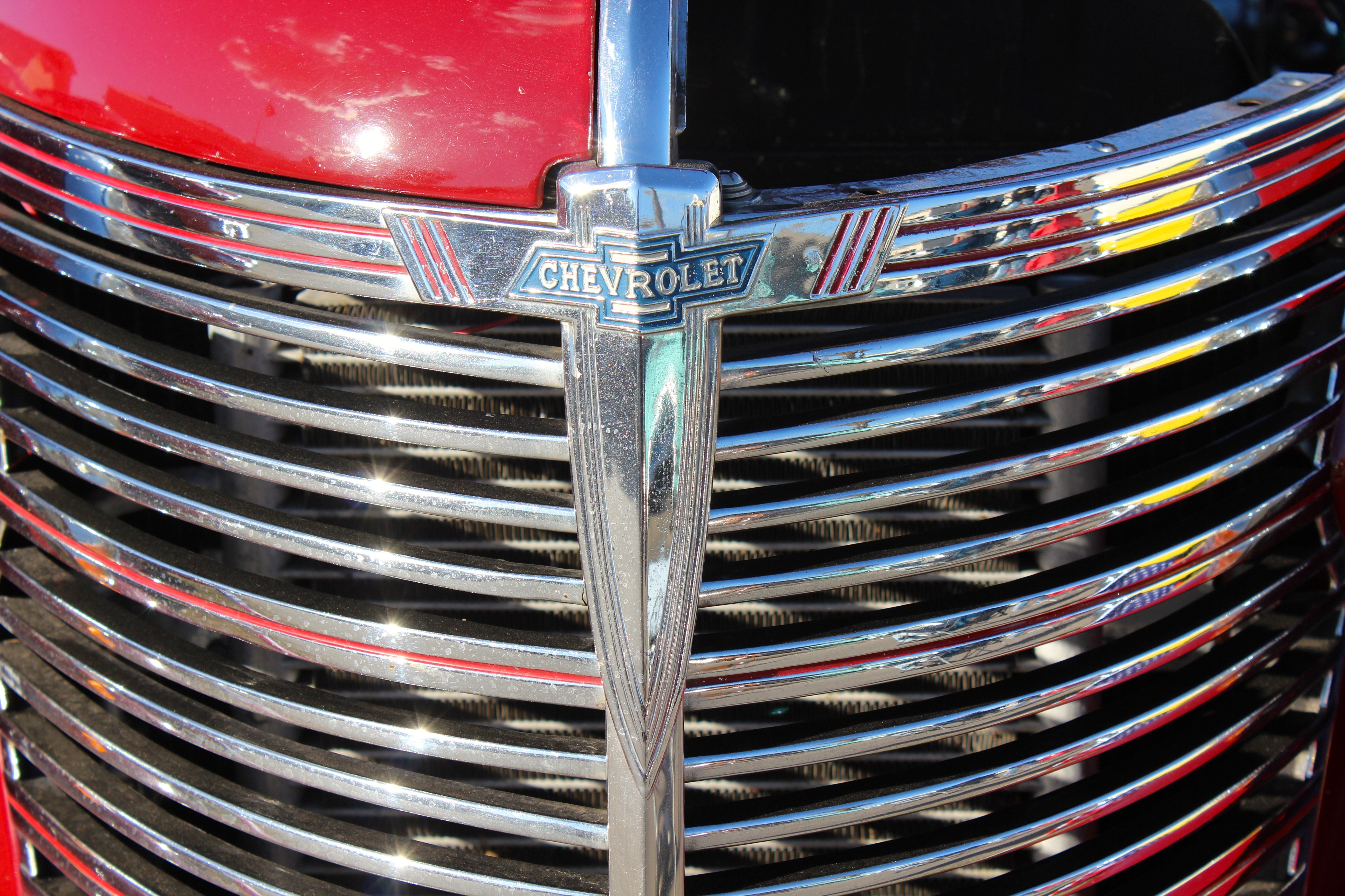 silver chevrolet car grille