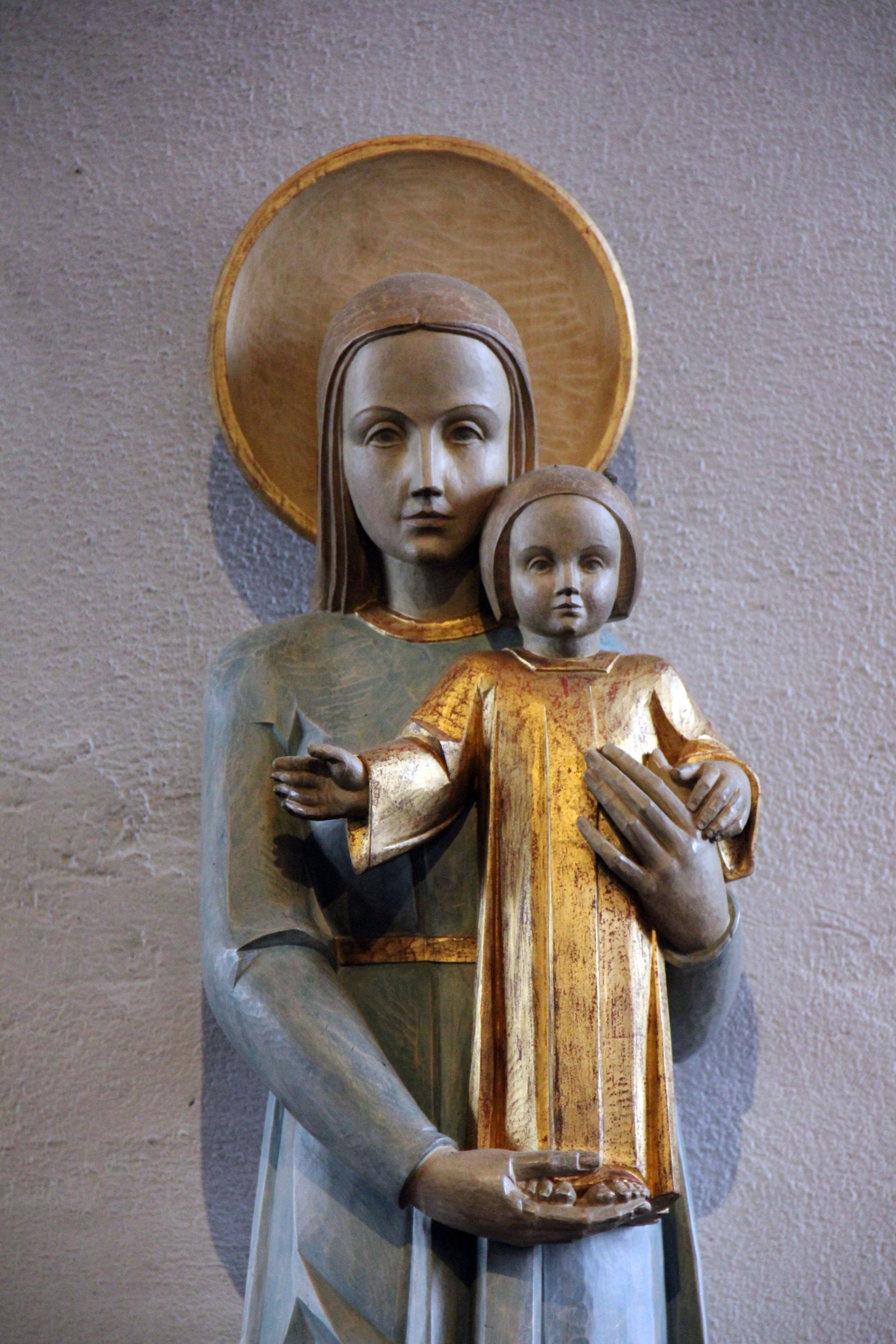 holy mother and son statue
