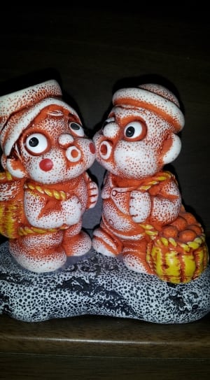 2 boys ceramic figurine thumbnail