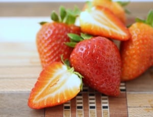 red strawberry fruit thumbnail