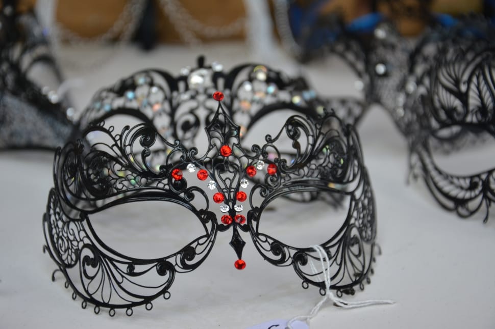 black and red masquerade mask preview