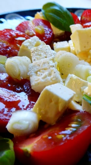 tomato salad with cheese thumbnail