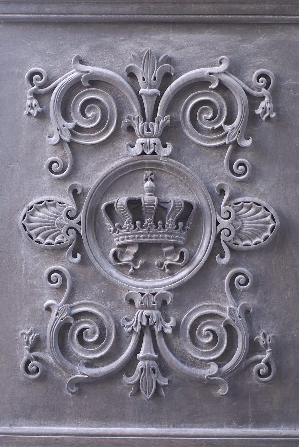 gray ornate frame with crown preview