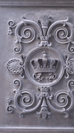 gray ornate frame with crown thumbnail