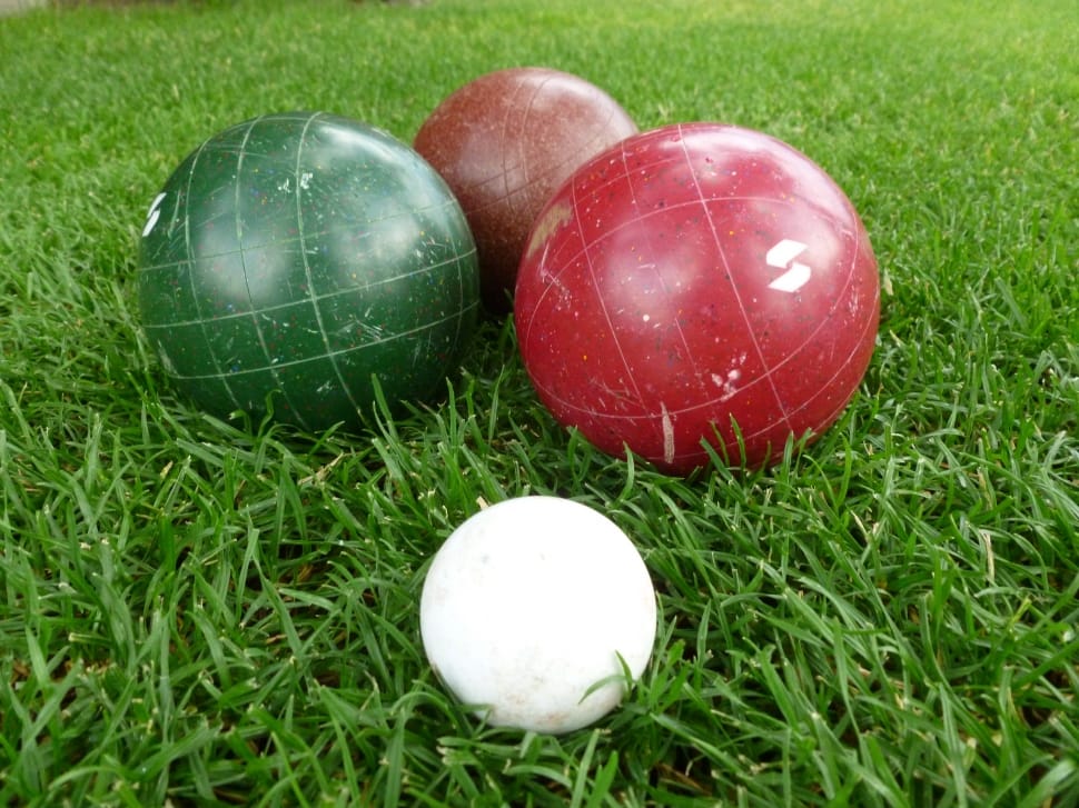 2 red and 1 green balls preview