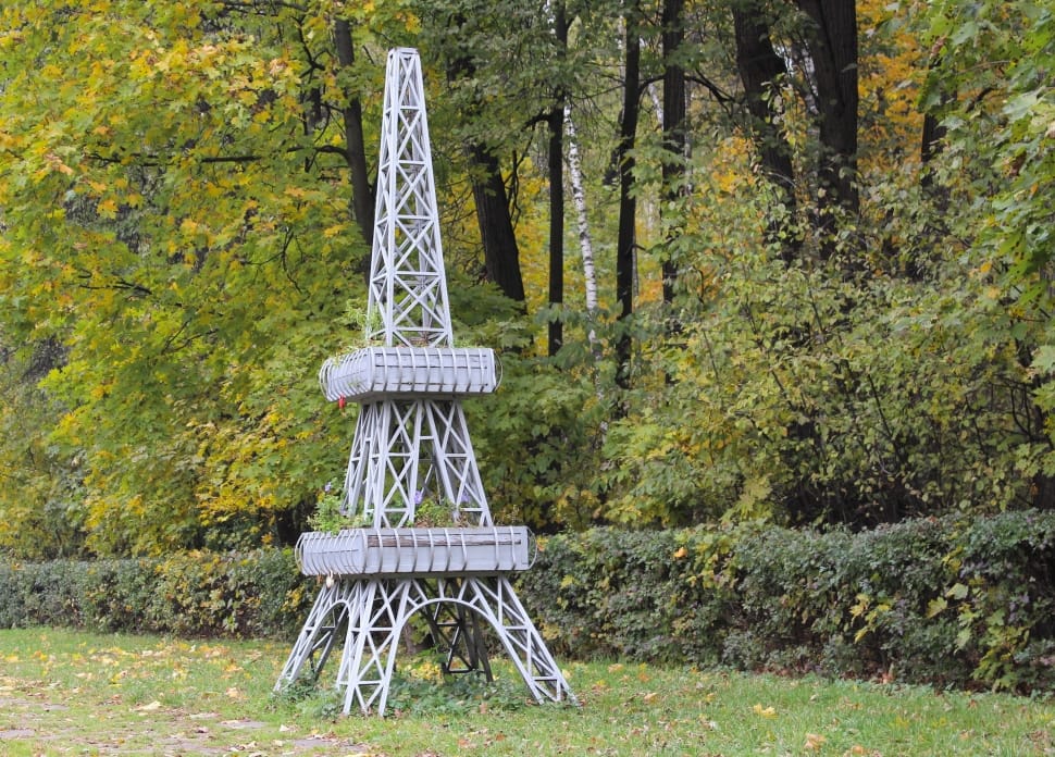 metal eiffel tower statue preview