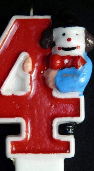 red and white snowman 4 birthday candle thumbnail