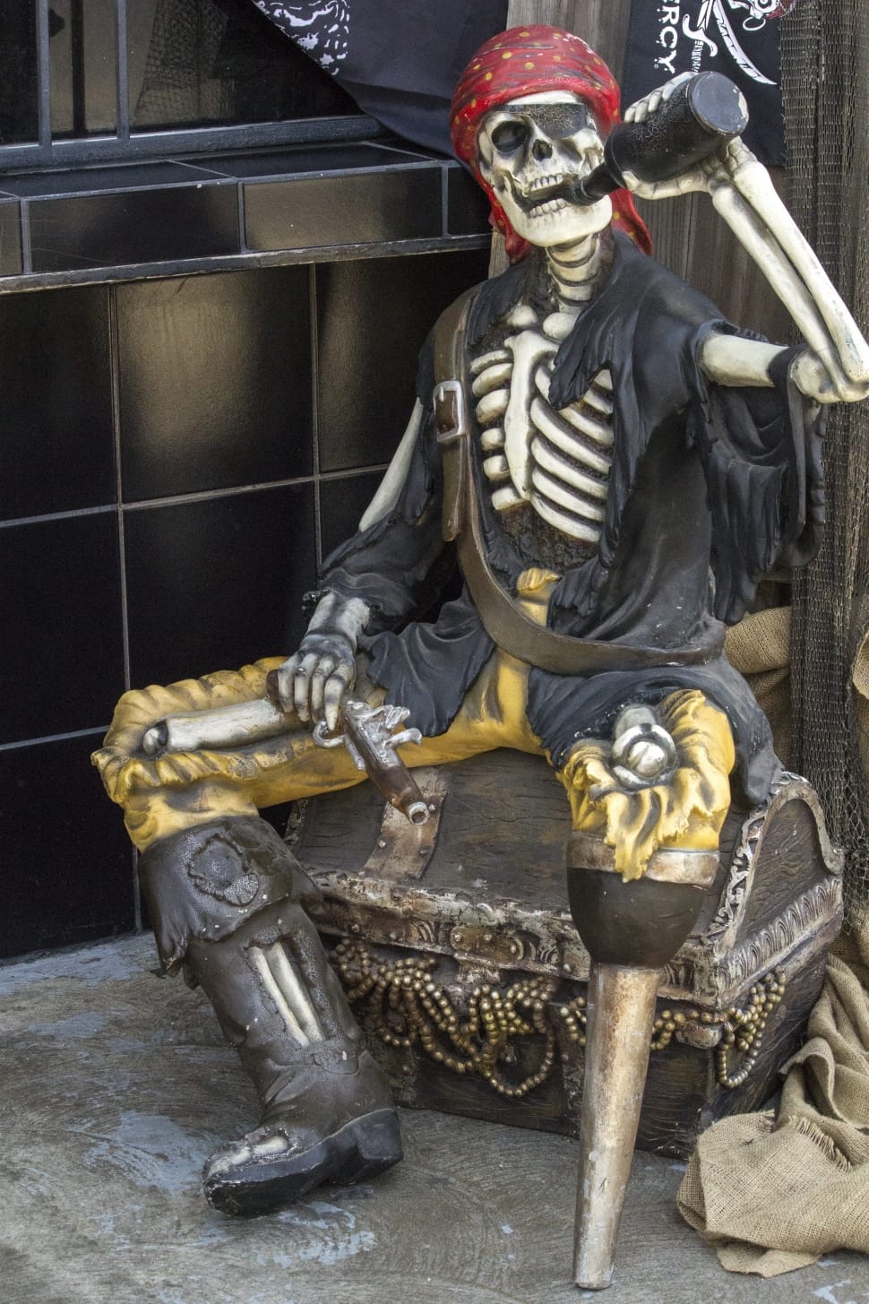 pirate skeleton figurine preview
