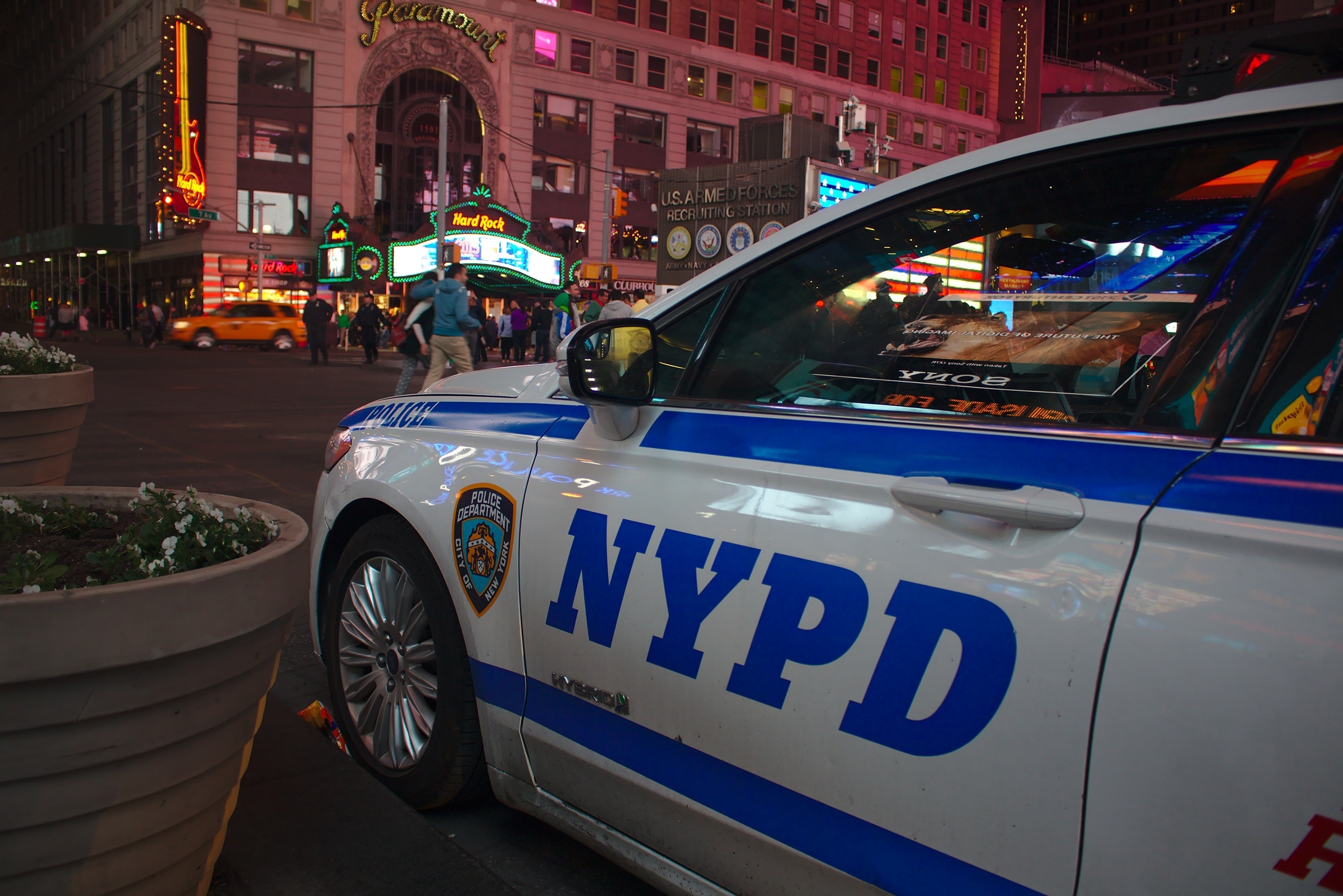 2560x1440 wallpaper | white nypd car | Peakpx