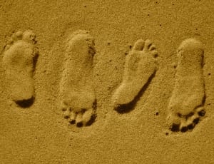 sand foot prints thumbnail