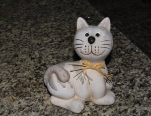 beige and gray cat figurine thumbnail