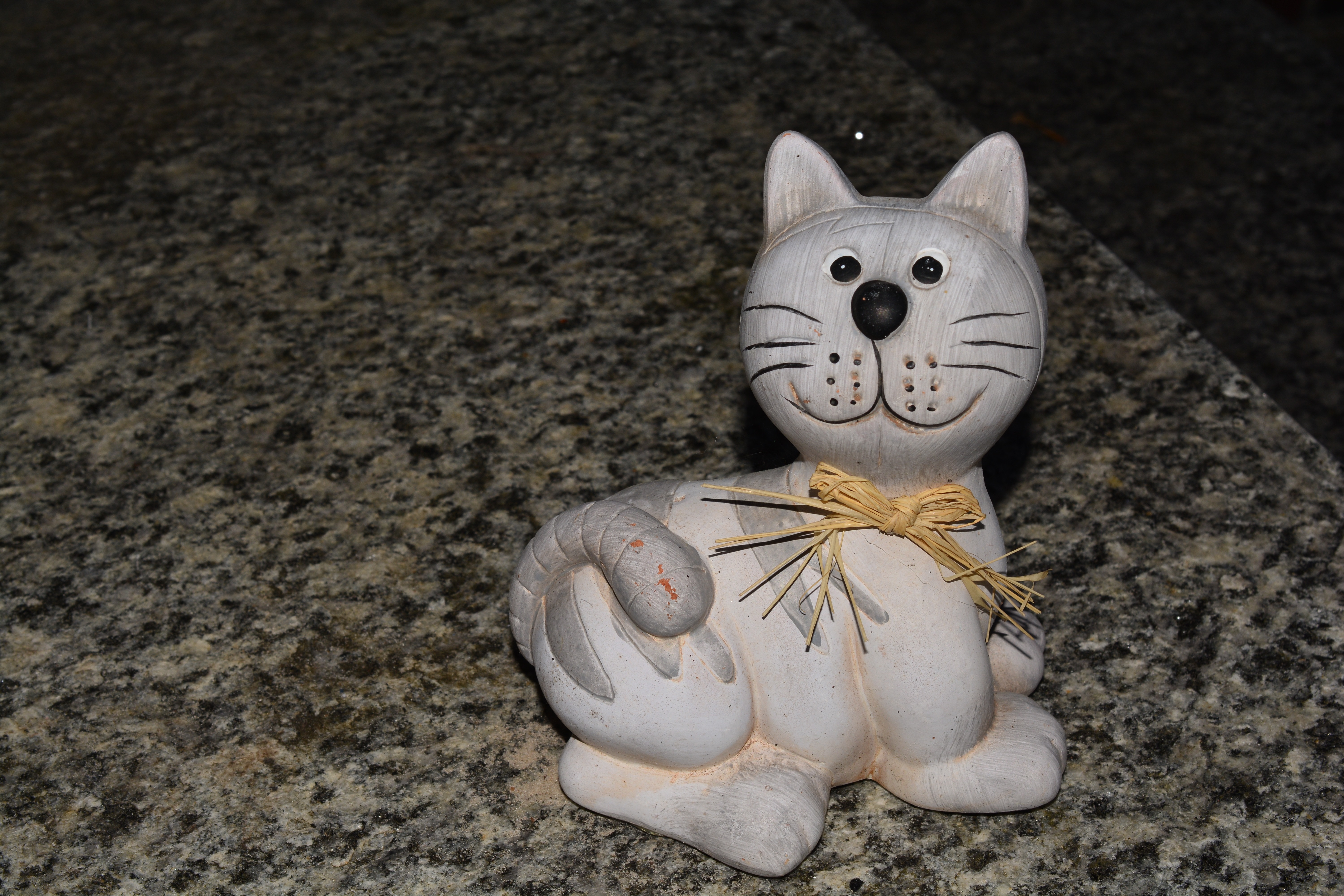 beige and gray cat figurine