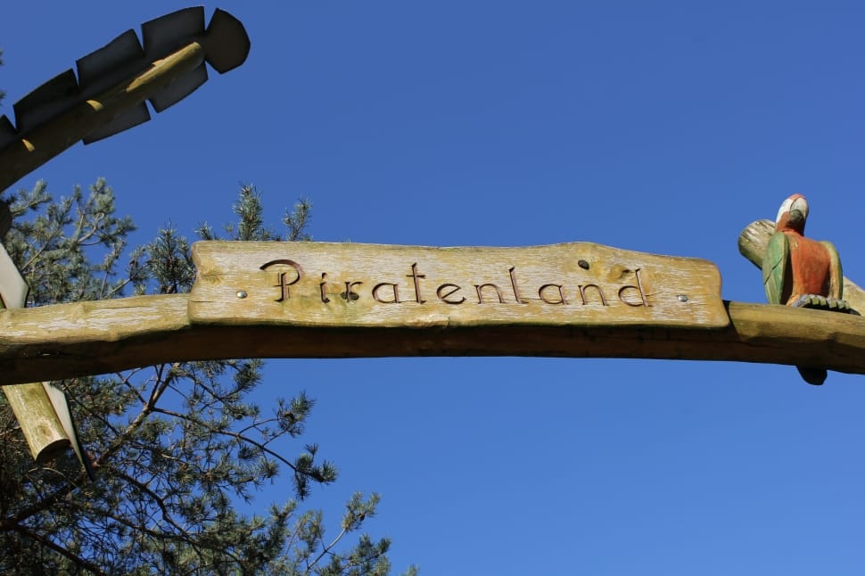 piratenland signage preview