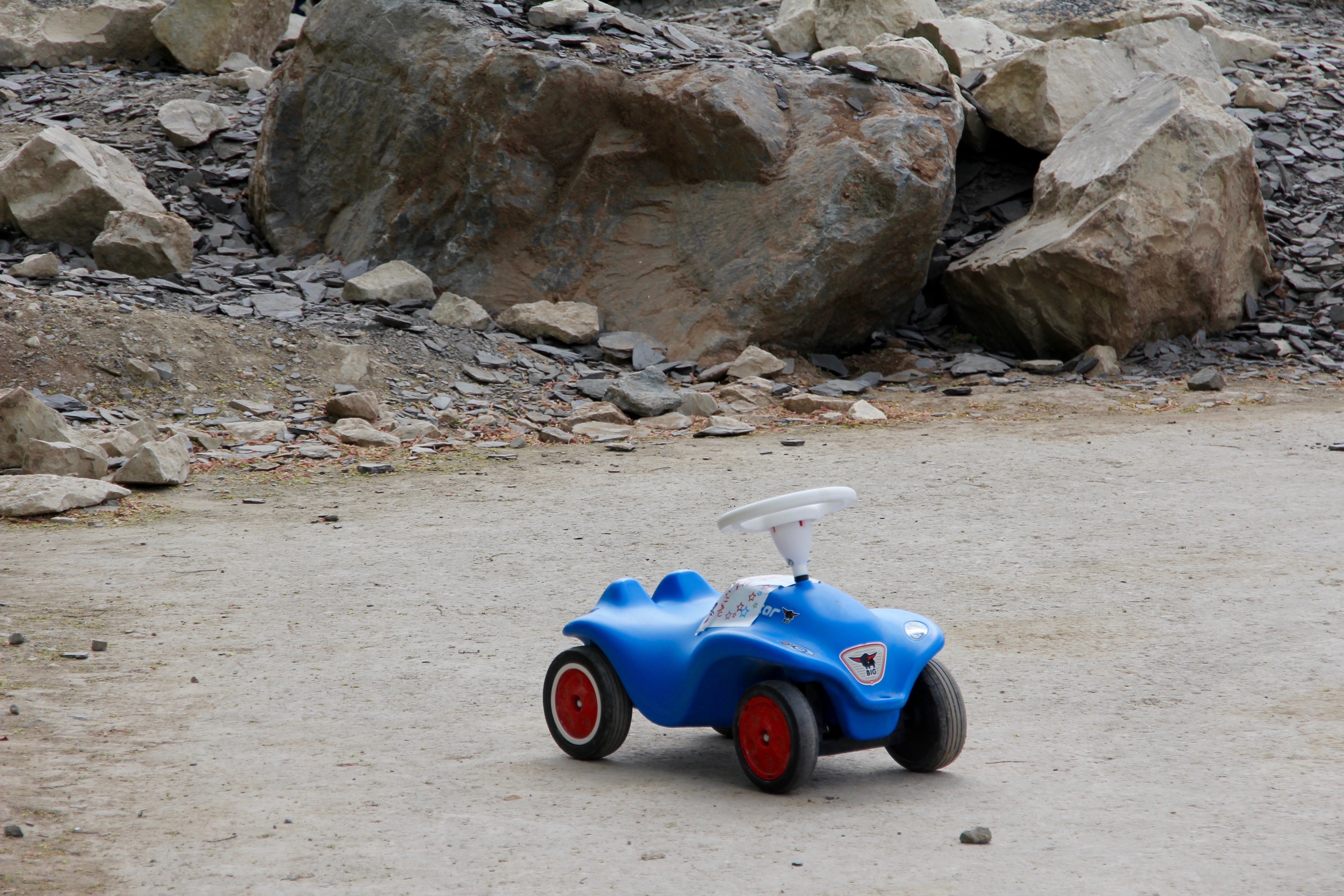 children's blue ride on car toy