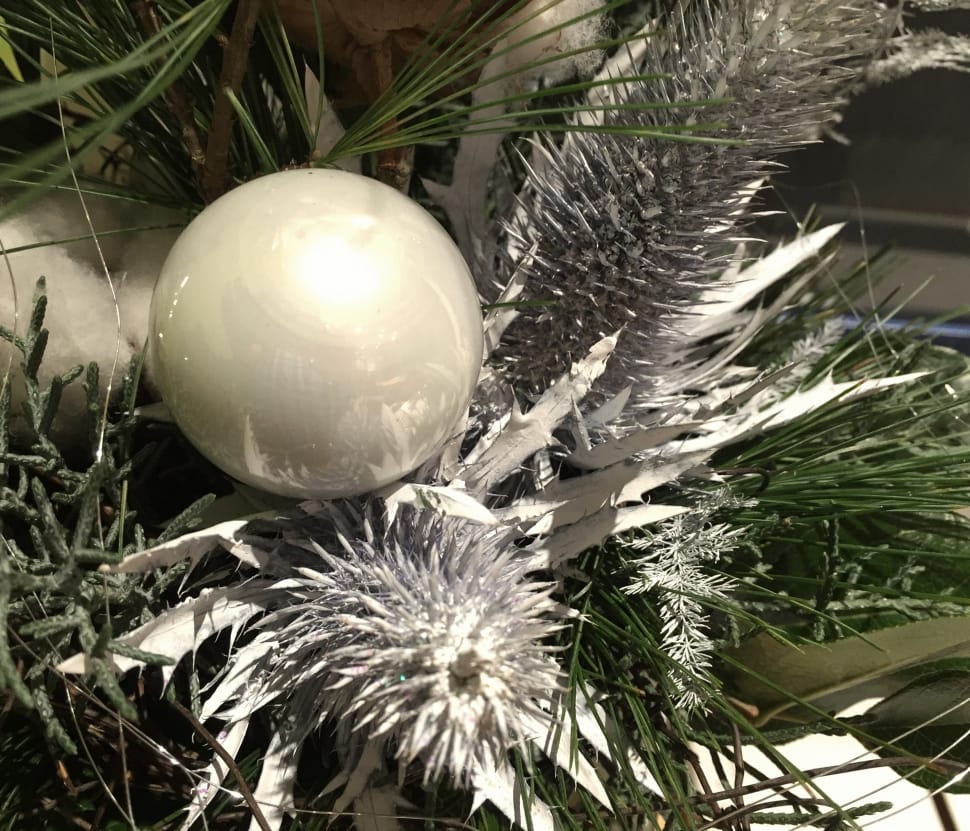 white bauble preview