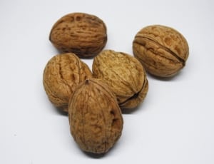 brown walnuts thumbnail