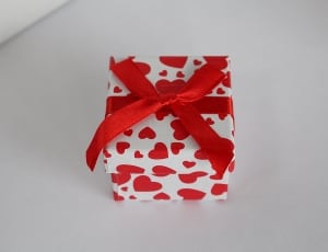 white and red heart polka dot gift box thumbnail