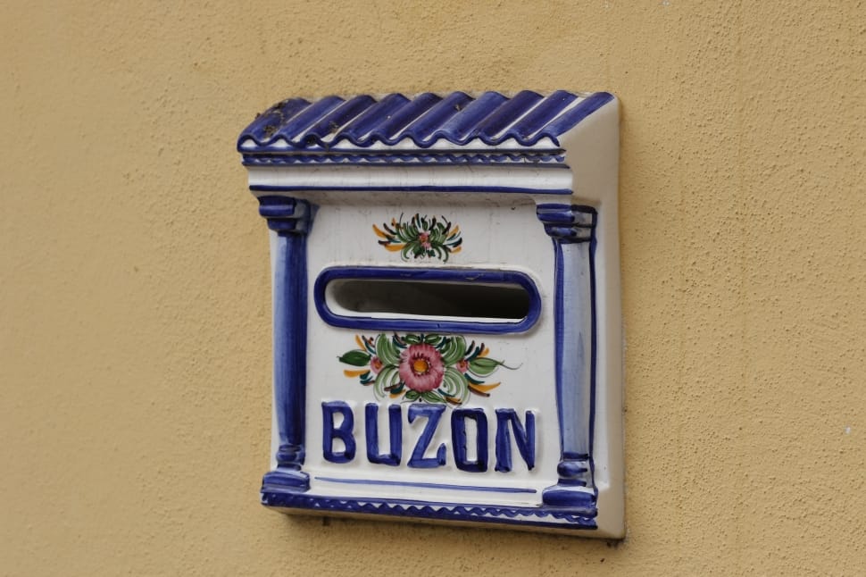 blue and white floral buzon mail box preview