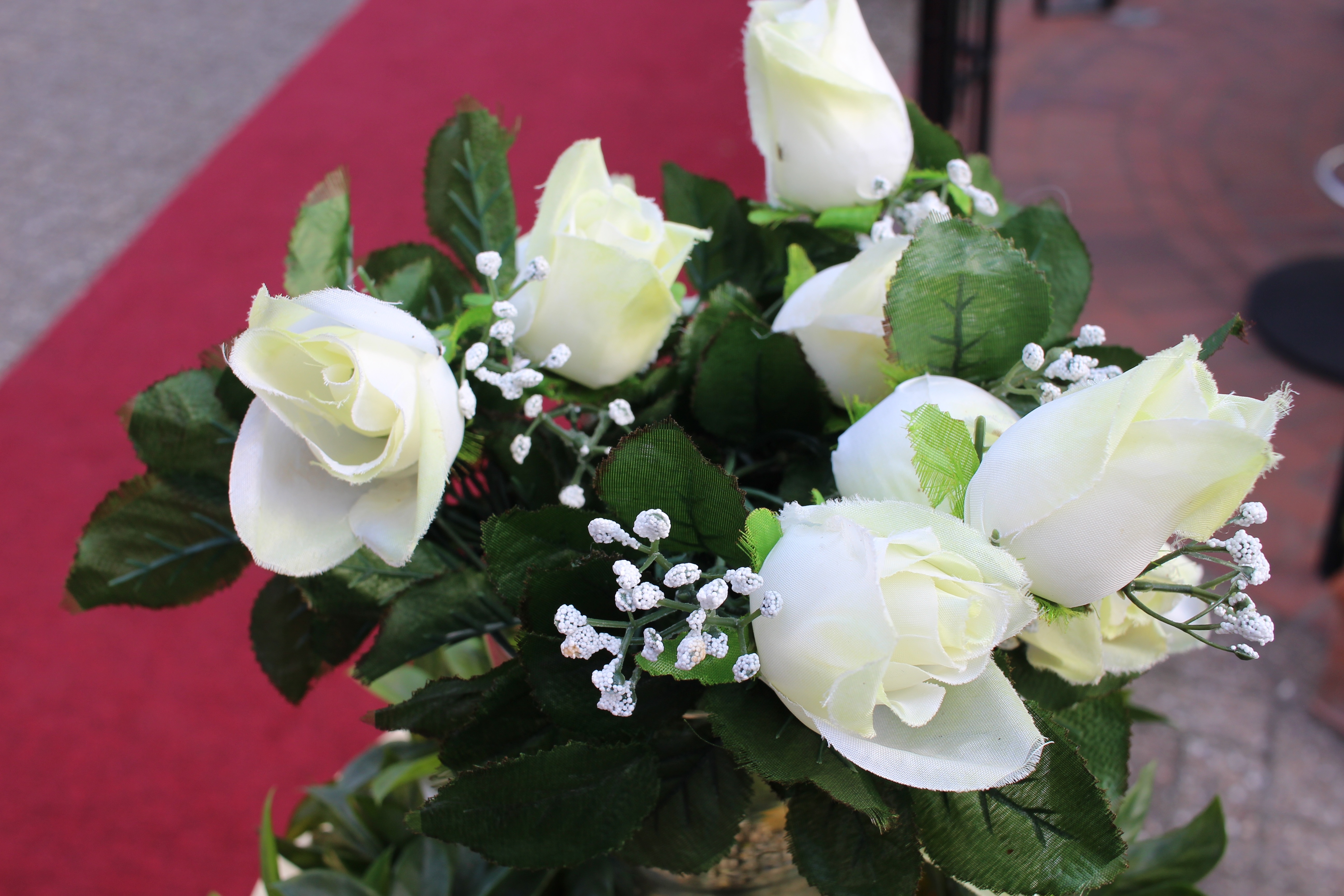 white bouquet of roses