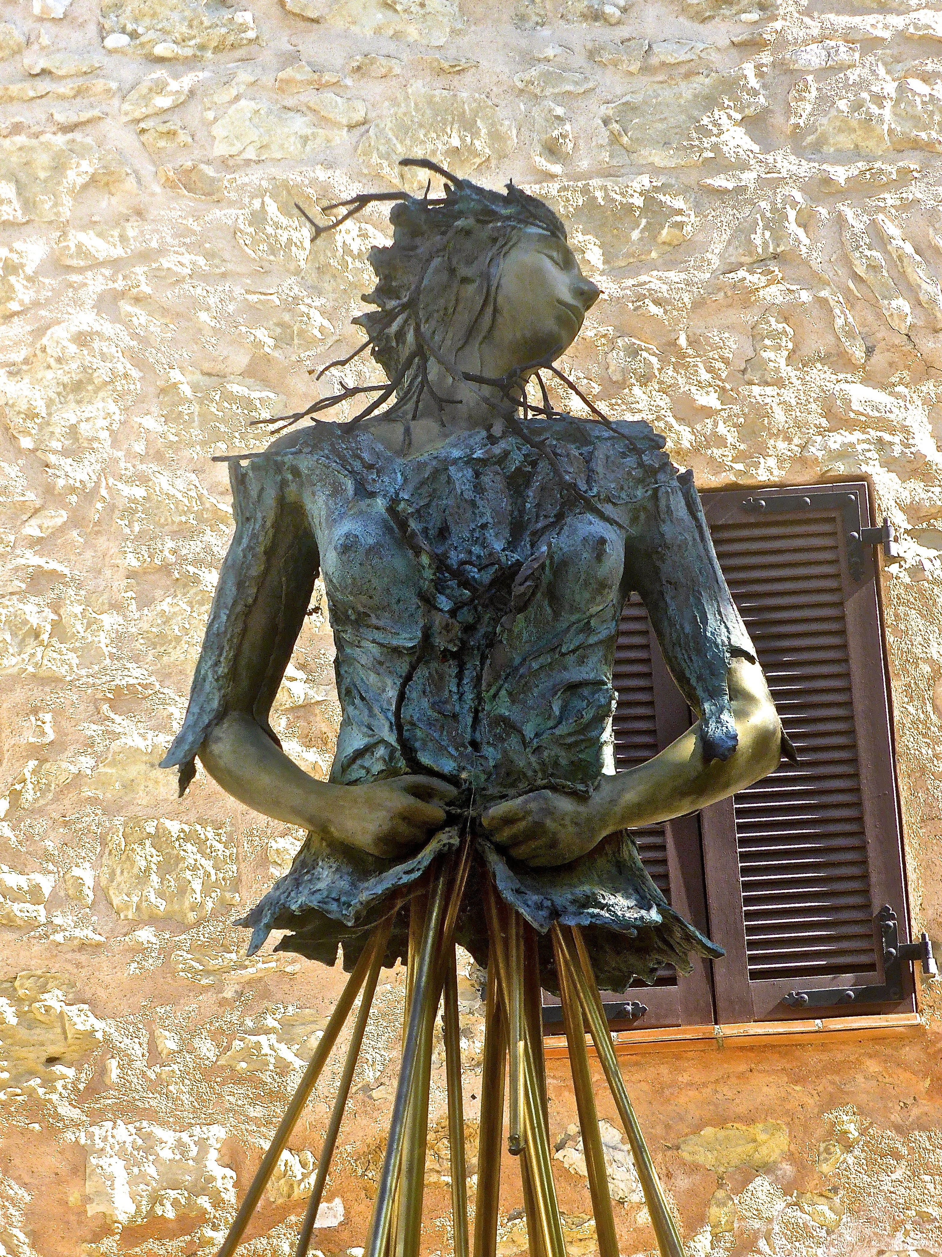 woman with branches and tree skins statue
