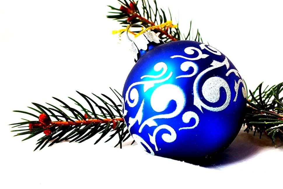blue and white floral christmas bauble preview