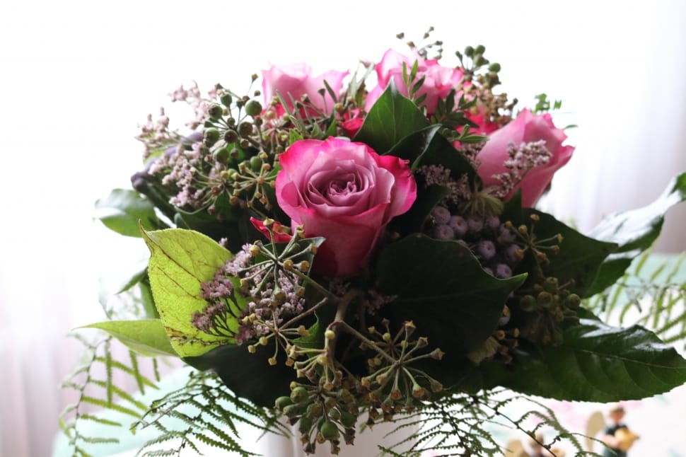 pink and green rose bouquet preview