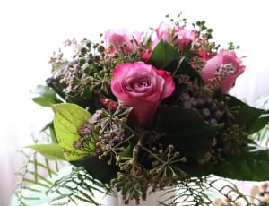 pink and green rose bouquet thumbnail
