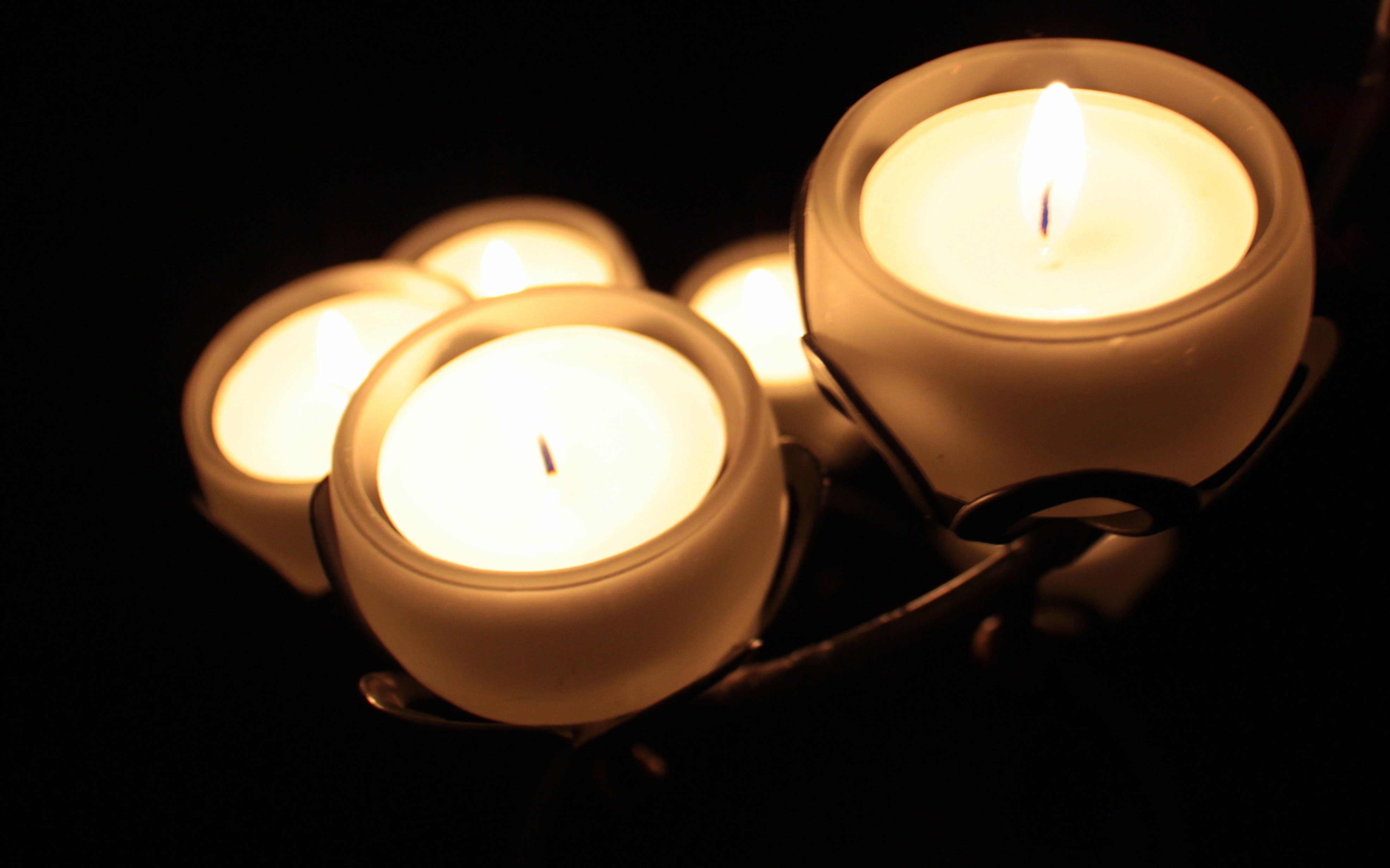 5 white votive candles